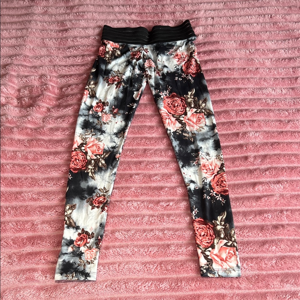 Cute Booty Lounge Floral Leggings - Black and Pink